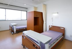 2F病室　2F全10ベッド、個室・特室の設備もございます。（差額あり）